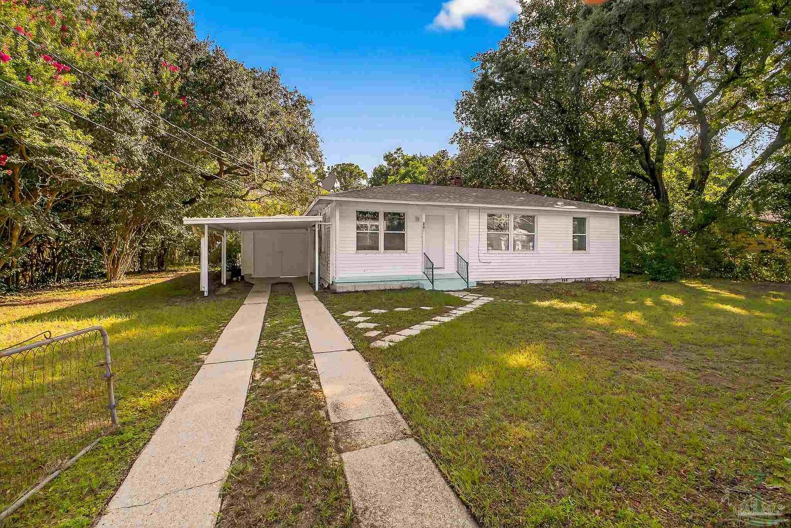 Property Photo:  108 Lakewood Rd  FL 32507 