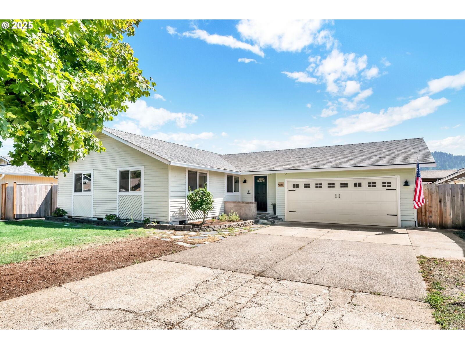 Property Photo:  6781 F St  OR 97478 
