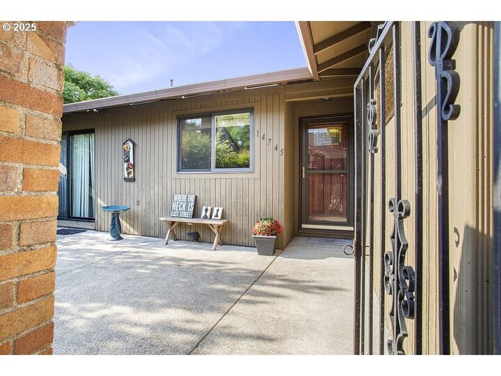 Property Photo:  14745 NE Stanton Ct  OR 97230 