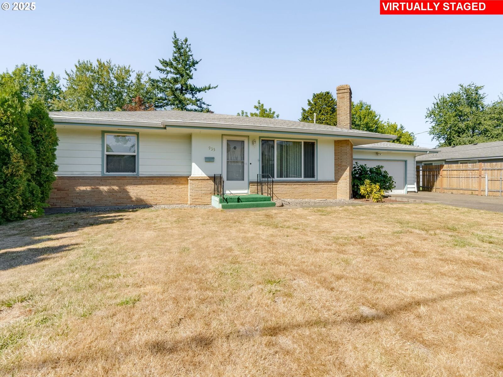 Property Photo:  935 SE 5th St  OR 97080 