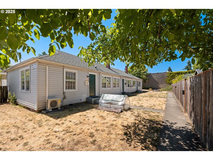 4825 N Maryland Ave  Portland OR 97217 photo