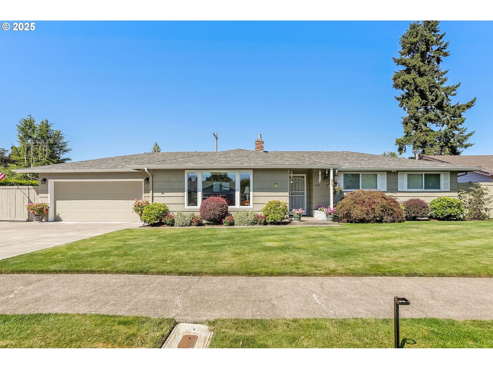 Property Photo:  4683 46th Ave NE  OR 97305 
