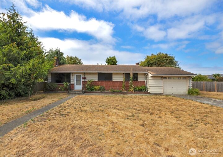 Property Photo:  611  3rd Avenue N  WA 98020 