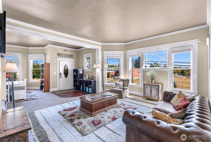 Property Photo:  2029  Maple Street  WA 98248 