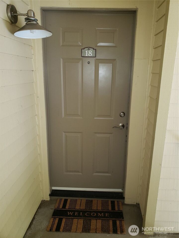 Property Photo:  14006 SE 6th Street # 18  WA 98007 