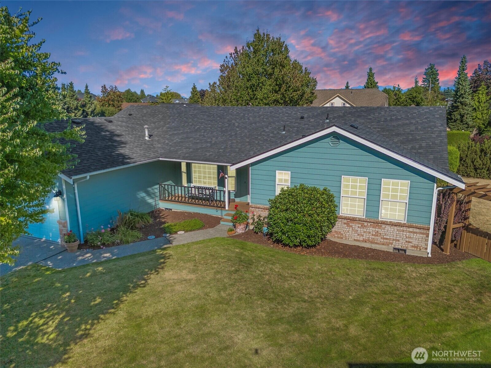 Property Photo:  812 S Pine Court  WA 98264 