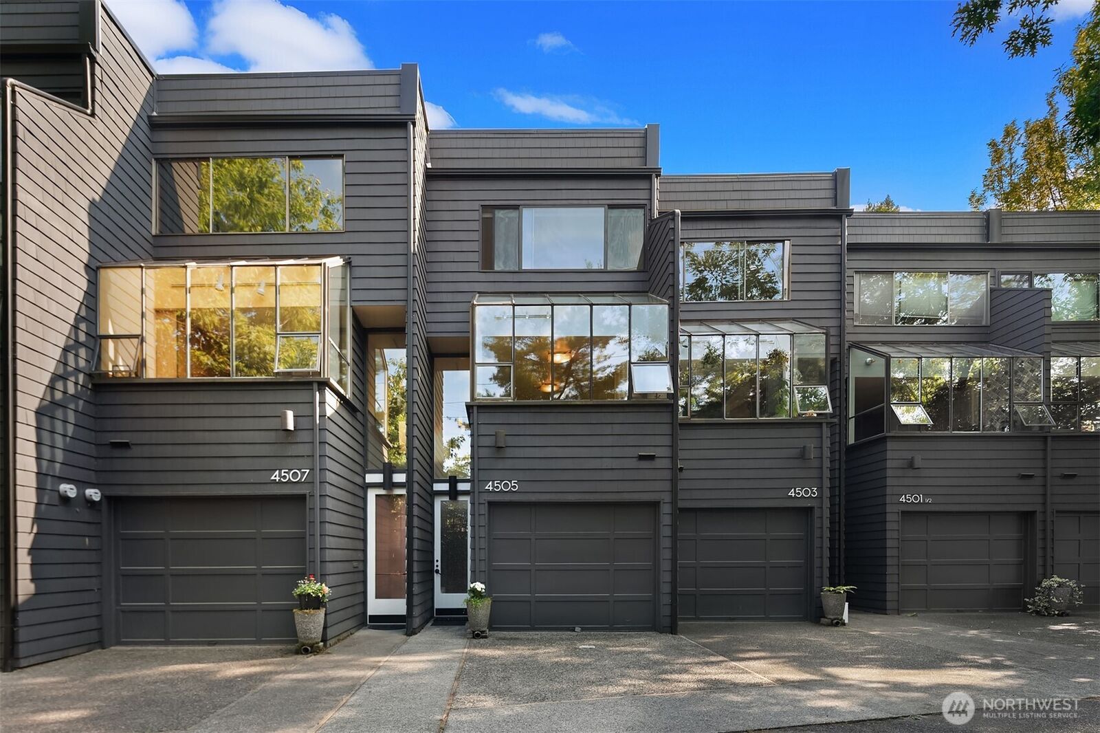 Property Photo:  4505 NE 55th Street  WA 98105 