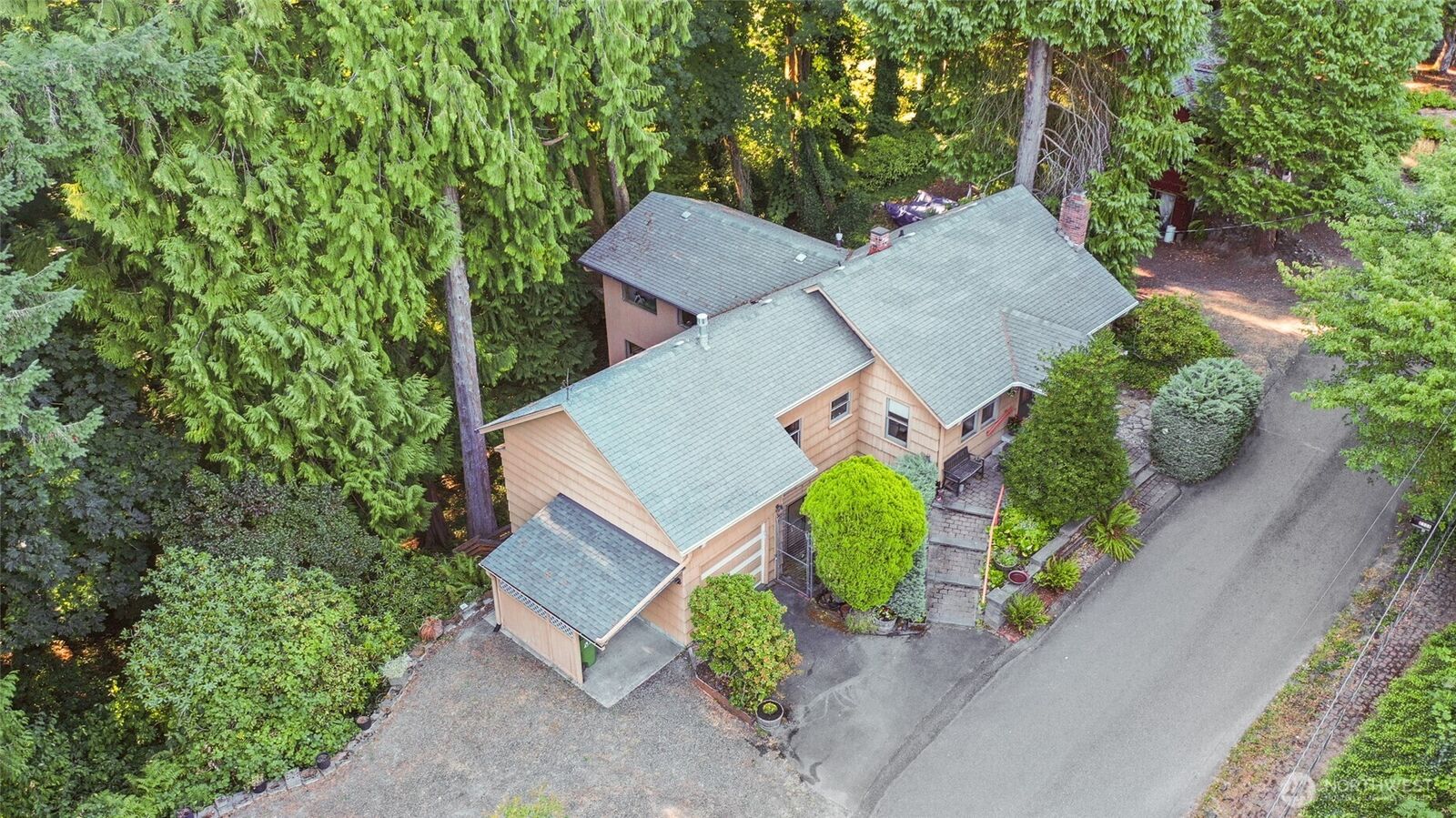 Property Photo:  2501  Otis Street SE  WA 98501 