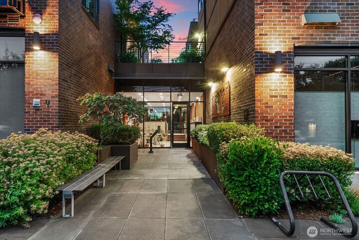 Property Photo:  3300 NE 65th Street 219  WA 98115 