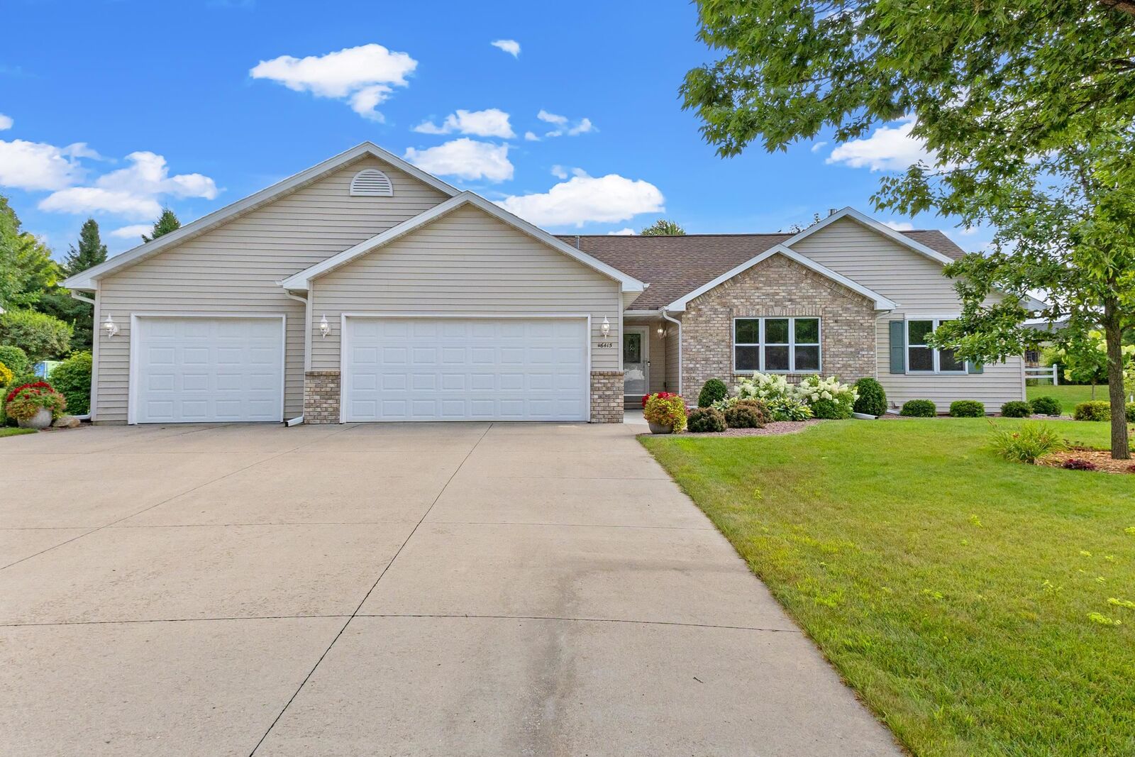 Property Photo: W6415 Boonesborough Drive WI 54942