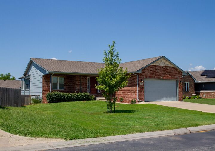 707 S Hedgewood Cir  Andover KS 67002 photo
