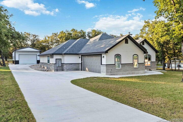 230 Cibolo Way  La Vernia TX 78121 photo