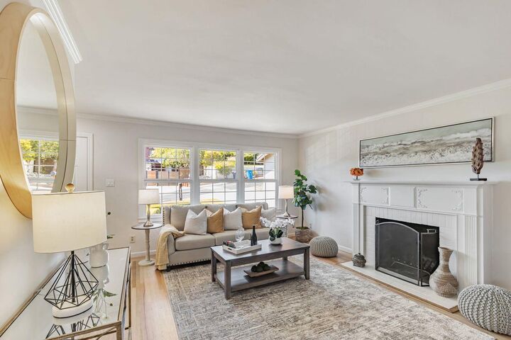 Property Photo:  833 Alameda De Las Pulgas  CA 94002 