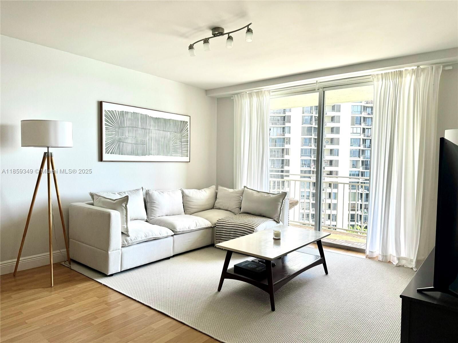 Property Photo:  770 Claughton Island Dr 1405  FL 33131 