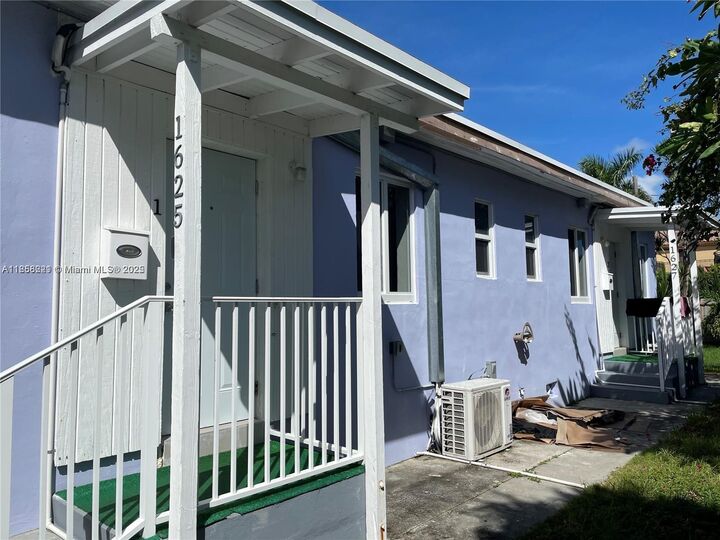 Property Photo:  1625 Fletcher St 1  FL 33020 