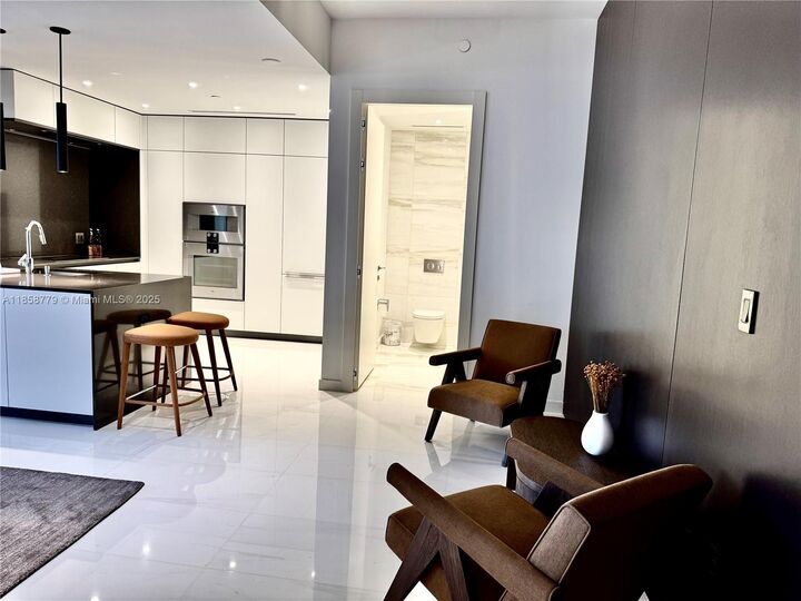 Property Photo:  300 Biscayne Boulevard Way 4009W  FL 33131 