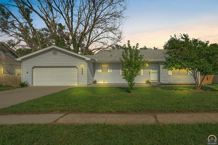 Property Photo:  4232 SE Oakwood St  KS 66609 
