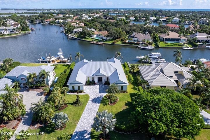 Property Photo: 1806 Mooringline Drive FL 32963