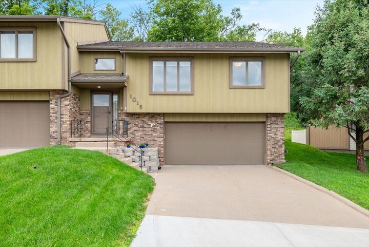 1016 Arbor Ridge  Circle  Council Bluffs IA 51503 photo