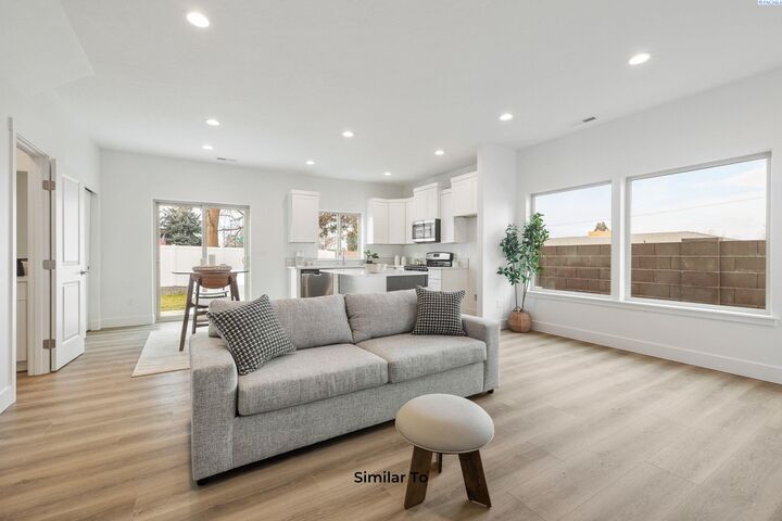 Property Photo:  7632 Grapevine Ct  WA 99353 