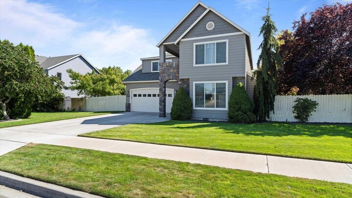 Property Photo: 4704 Valencia Dr WA 99301