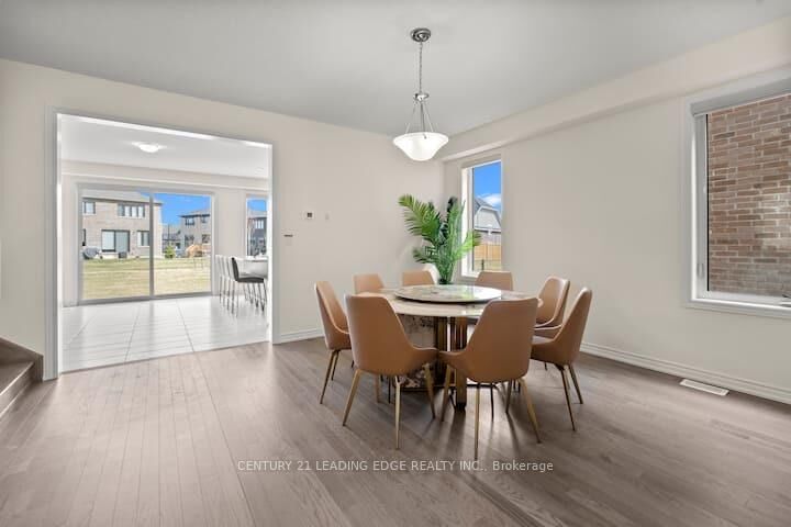 Property Photo: 165 Rosanne Circle ON L9Z 0N1