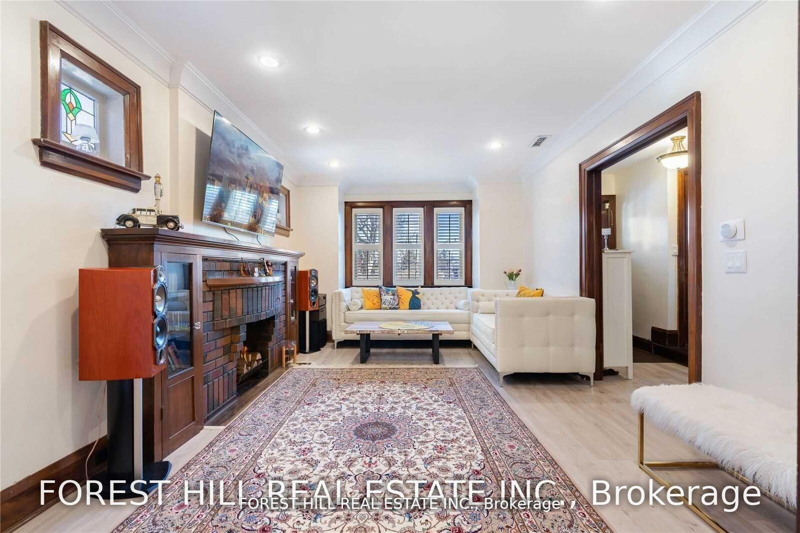 Property Photo:  67 Yonge Boulevard  ON M5M 3G7 