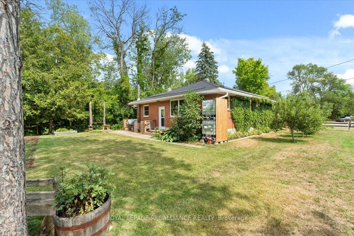 Property Photo:  122 Spring Street E  ON K0K 3J0 