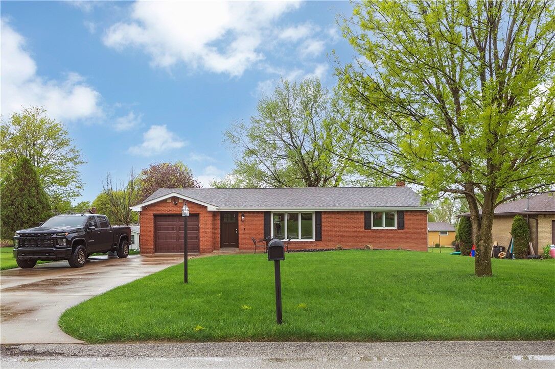 Property Photo: 2412 Cathedral Dr PA 15146
