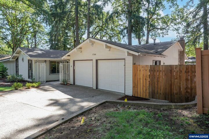 Property Photo:  1766 Joplin St S  OR 97302 