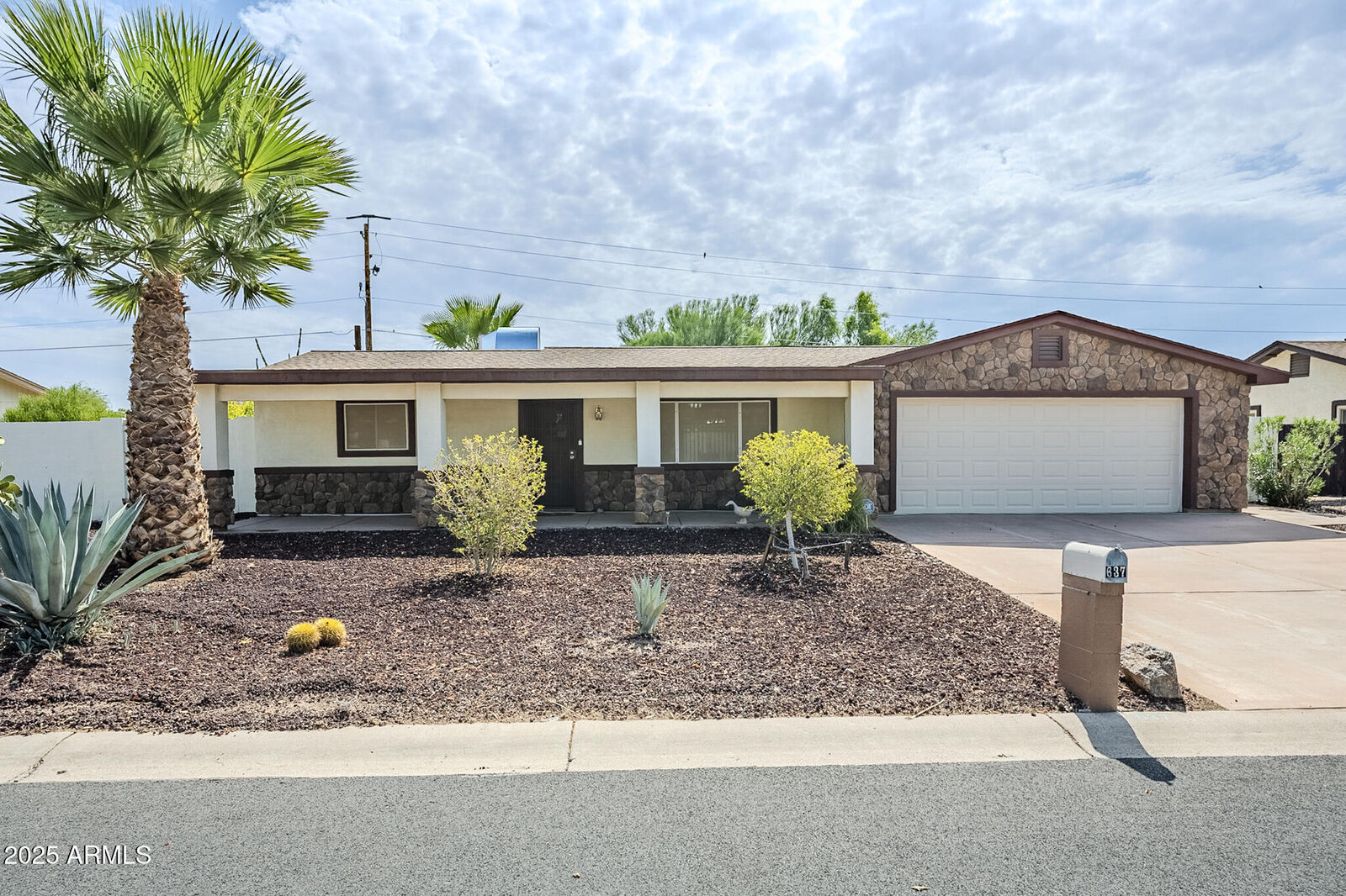 Property Photo:  637 S Copper Drive  AZ 85120 