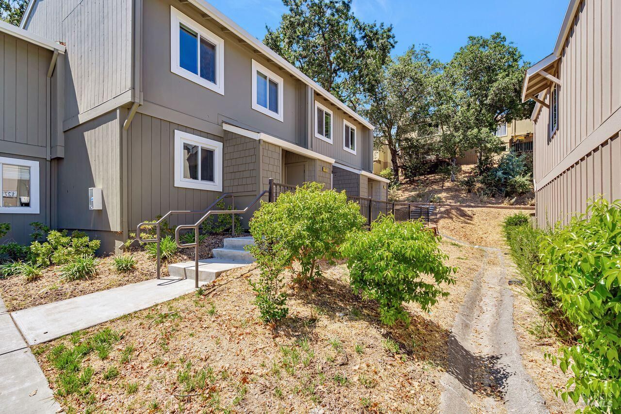 Property Photo: 1267 Valley Oak Court F CA 94947