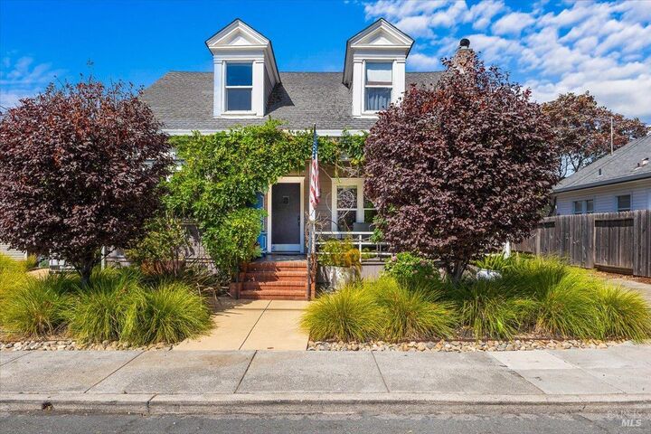 421 University Street  Healdsburg CA 95448 photo