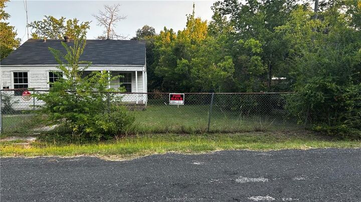 Property Photo: 1207 South Drive S TX 77803