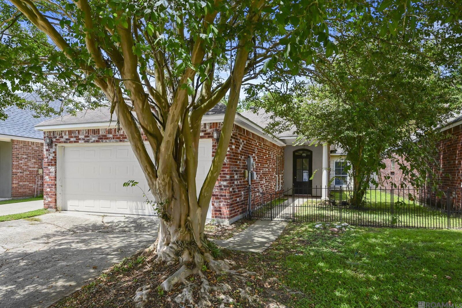 Property Photo: 5654 Ducros Dr LA 70820