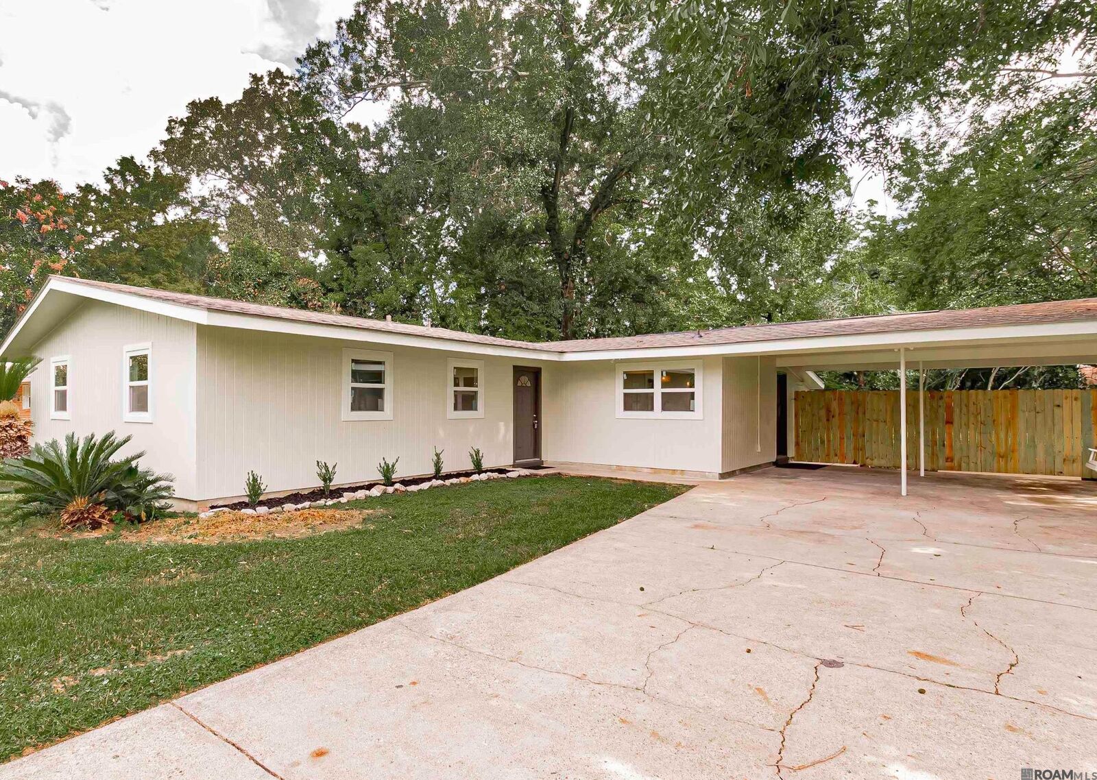 Property Photo:  8261 Sholar Dr  LA 70809 