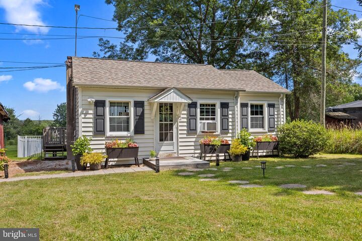 Property Photo:  2535 Second Street Pike  PA 18943 