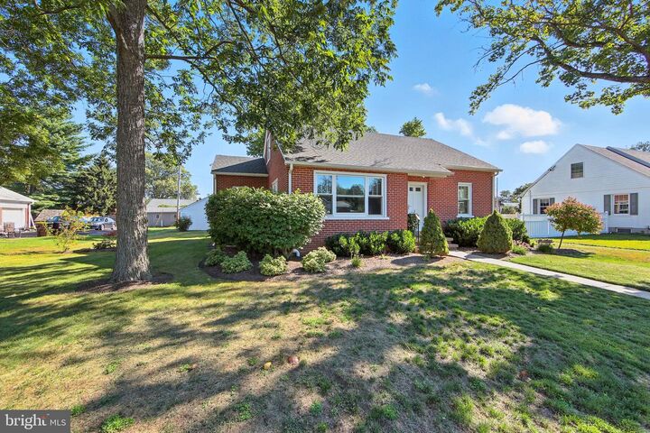 Property Photo: 925 Perkiomen Avenue PA 19446