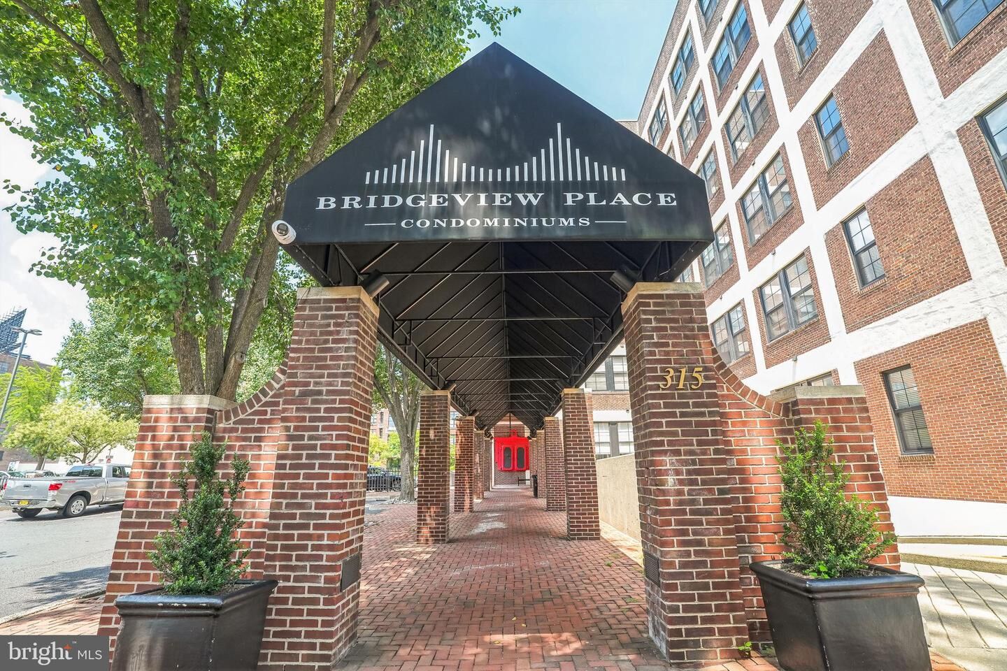 Property Photo:  315 New Street 503  PA 19106 
