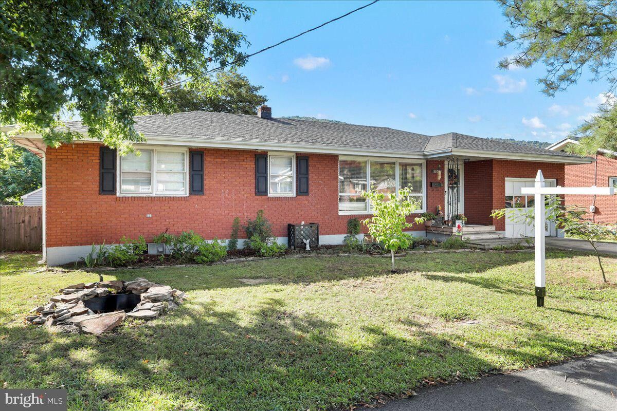 Property Photo:  1355 Lynmar Street  WV 26726 