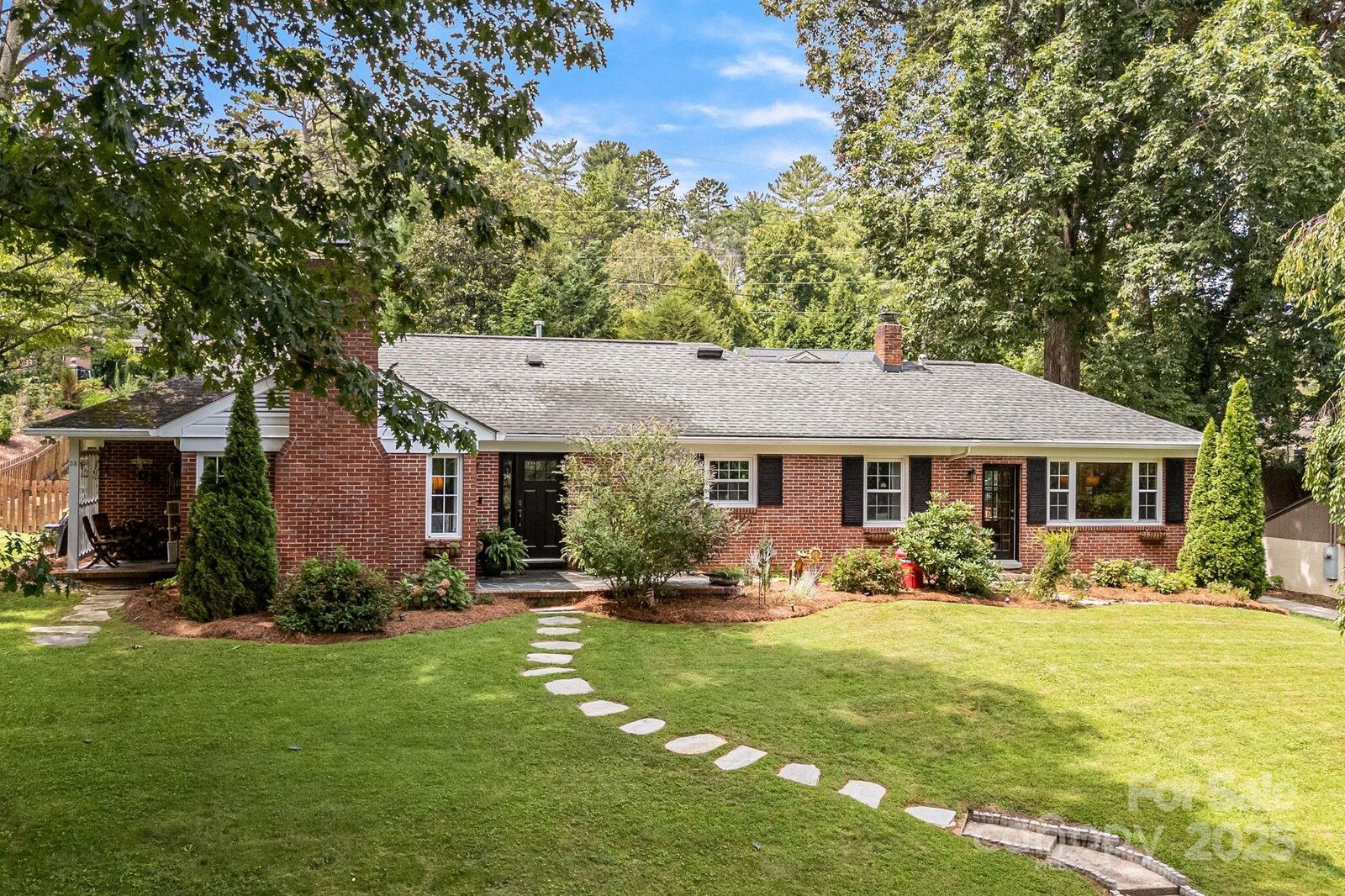 Property Photo:  52 Shorewood Drive  NC 28804 