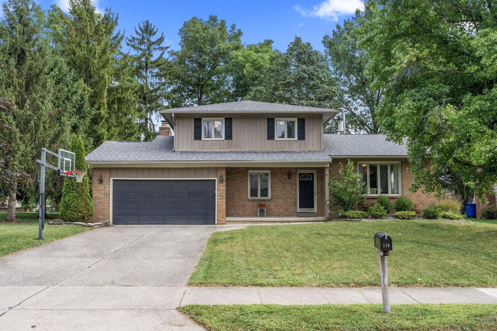 Property Photo:  170 Somerset Road  OH 43015 