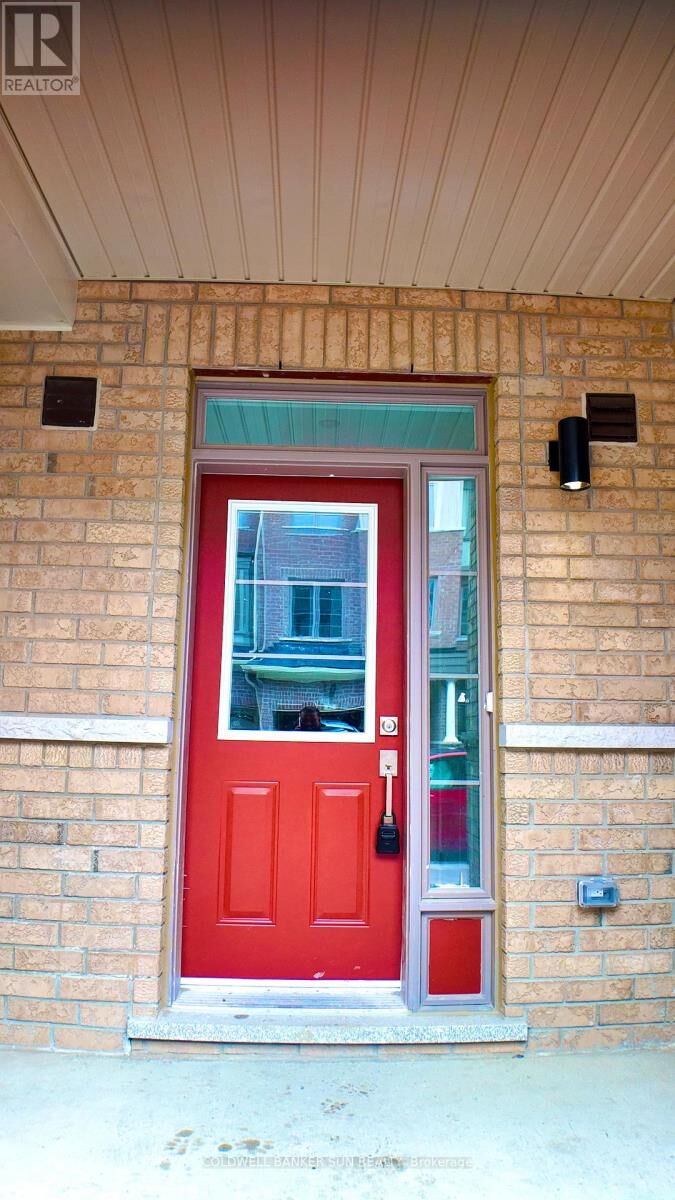 Photo de la propriété:  25 Waterside Way  ON L1N 0N1 