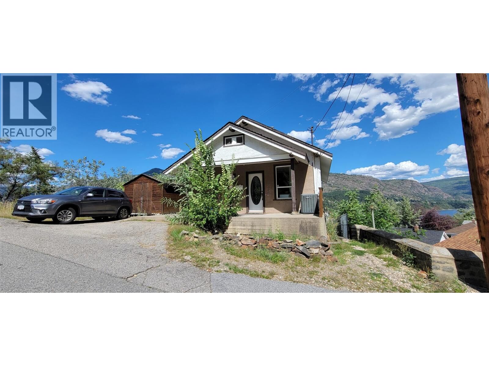 Property Photo: 1553 Diamond Street BC V1R 4H5