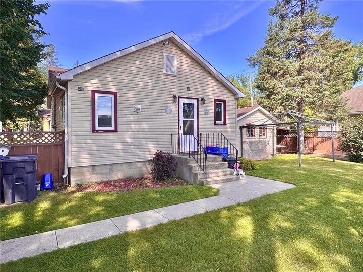 Property Photo:  221 Ellen Street  MB R0J 1H0 