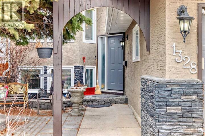 Property Photo:  1328 Meadowbrook Drive Southeast  AB T4A 2A3 