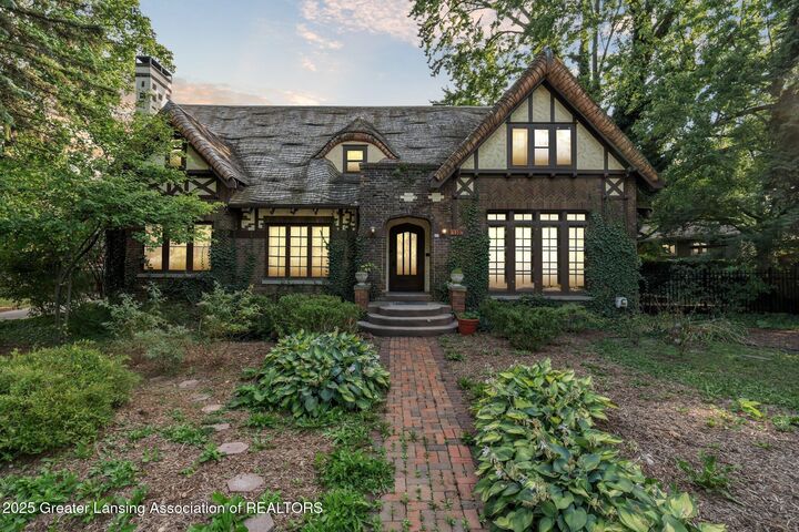 1107 W Grand River Avenue  East Lansing MI 48823 photo
