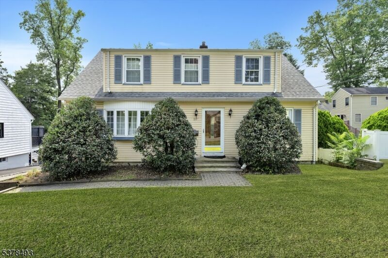 Property Photo:  20 Hatfield St  NJ 07006 