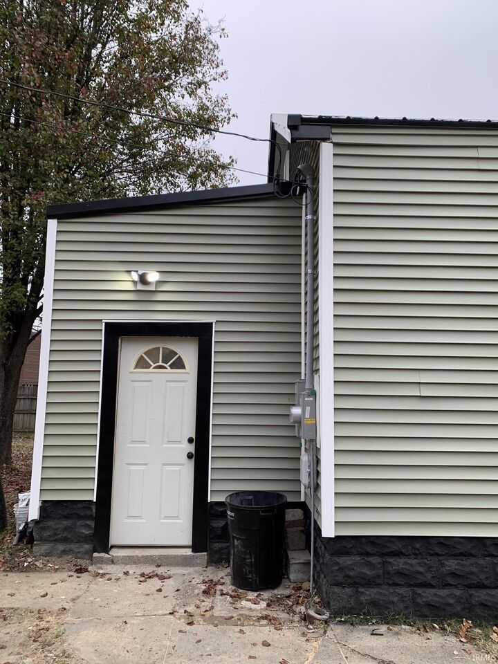 Property Photo:  1108 Garvin Street  IN 47711 