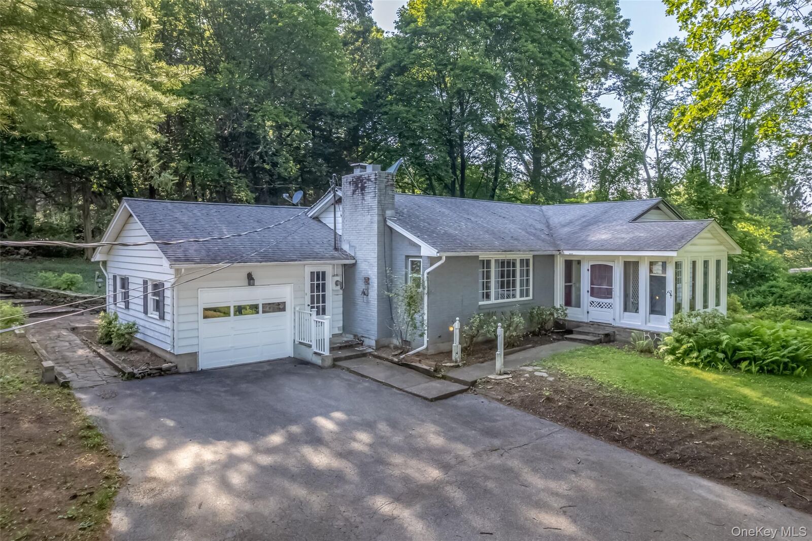 Property Photo:  6 Riverview  NY 12487 